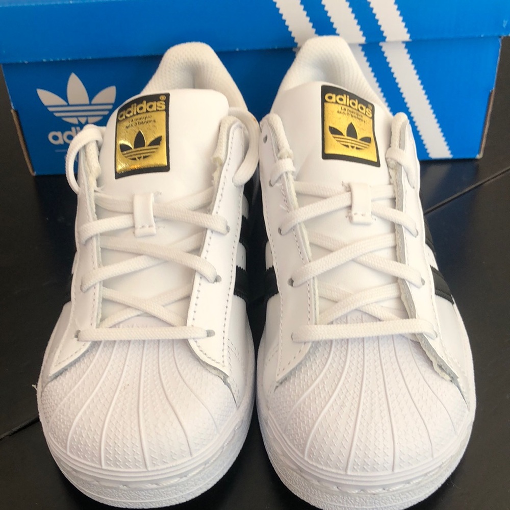 Youth Adidas Superstar C Sneakers BNIB size 2